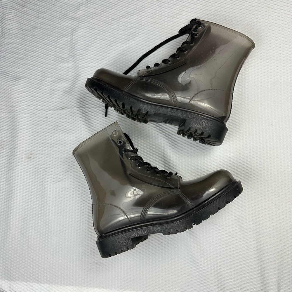 Dirty laundry transparent boot
